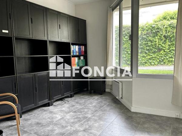 À vendre Local commercial 69.63 m² - Versailles 78000