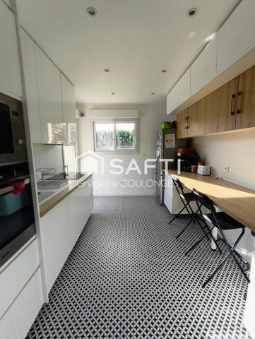 Maison récente 4 chambres et jardin.