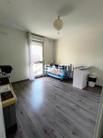 Maison récente 4 chambres et jardin.