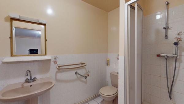 Maison en pierres - 8 chambres - Jardin arboré - Garage - Isigny Le Buat - Gîte