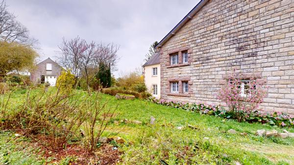 Maison en pierres - 8 chambres - Jardin arboré - Garage - Isigny Le Buat - Gîte