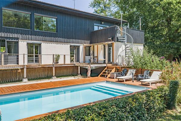 Maison d’Architecte inversée avec vue canopée