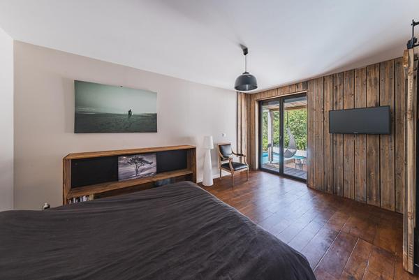 Maison d’Architecte inversée avec vue canopée
