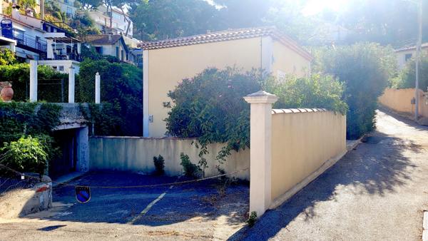 Ensuès-la-Redonne (13820) Maison type 4 avec jardin ,et une place de parking privative
