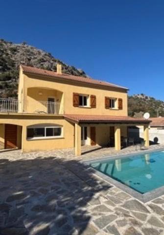 Maison T6 de 150m2 avec piscine à 8 min de Corte