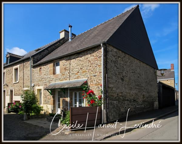 PLEINE-FOUGERES - Plein Bourg - Propriété 39 m² (potentiel 75 m²) en pierre couverture récente - Terrain 118 m