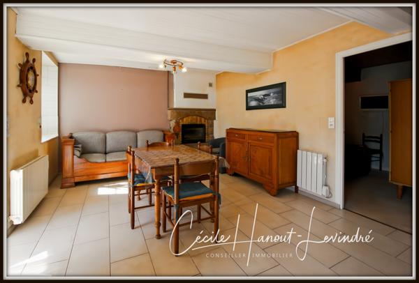 PLEINE-FOUGERES - Plein Bourg - Propriété 39 m² (potentiel 75 m²) en pierre couverture récente - Terrain 118 m