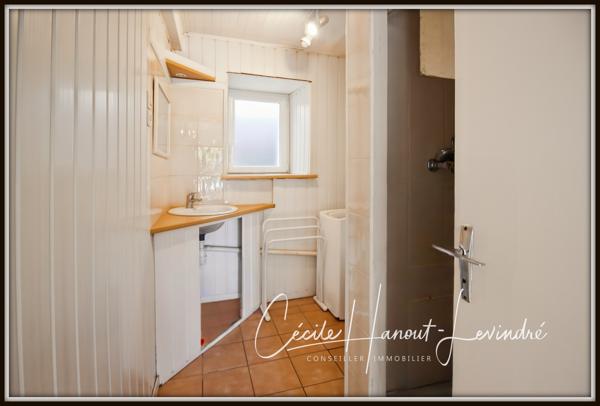 PLEINE-FOUGERES - Plein Bourg - Propriété 39 m² (potentiel 75 m²) en pierre couverture récente - Terrain 118 m