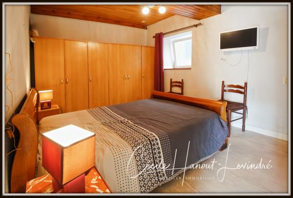 PLEINE-FOUGERES - Plein Bourg - Propriété 39 m² (potentiel 75 m²) en pierre couverture récente - Terrain 118 m
