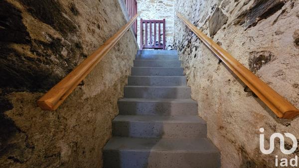 Grange 2 pièces de 140 m² à Saint-Constant-Fournoulès (15600)