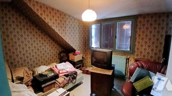 PAVILLON JUMELE D'UN COTE