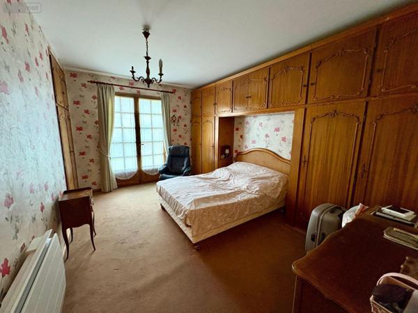 Maison à vendre à Pacé en Ille-et-Vilaine (35740), ref : 11803/2350   
Centre-Bourg