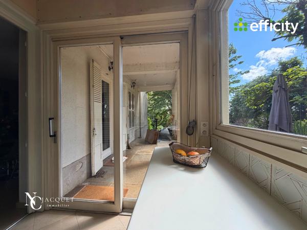 Maison
         5 pièces
        - 157 m² Bien prestige 690 000 € *