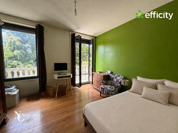 Maison
         5 pièces
        - 157 m² Bien prestige 690 000 € *