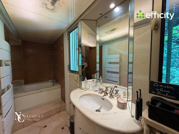 Maison
         5 pièces
        - 157 m² Bien prestige 690 000 € *