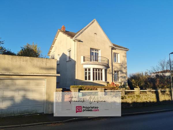 Maison de 212 m2 A VENDRE Les Herbiers  Centre Ville - 4 Chambres et un bureau sur un terrain de 1150 m2