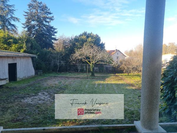 Maison de 212 m2 A VENDRE Les Herbiers  Centre Ville - 4 Chambres et un bureau sur un terrain de 1150 m2
