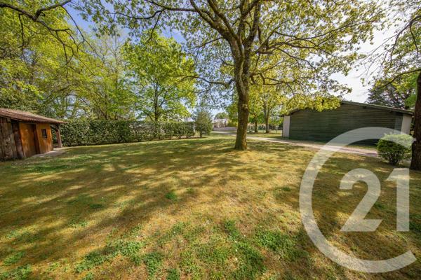 Maison à vendre  10 pièces - 216,15 m 2   ST MEDARD EN JALLES  - 33