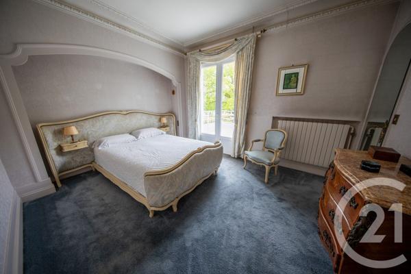Maison à vendre  10 pièces - 216,15 m 2   ST MEDARD EN JALLES  - 33