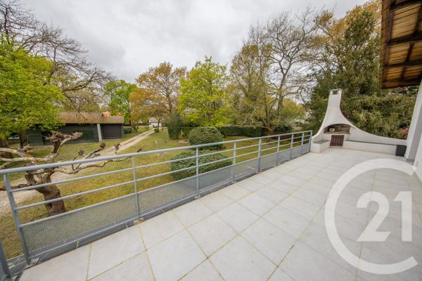 Maison à vendre  10 pièces - 216,15 m 2   ST MEDARD EN JALLES  - 33
