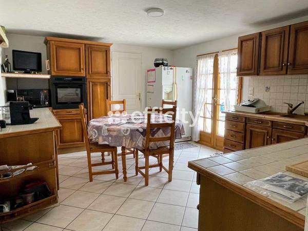 Maison
         7 pièces
        - 204 m² 630 000 € *
