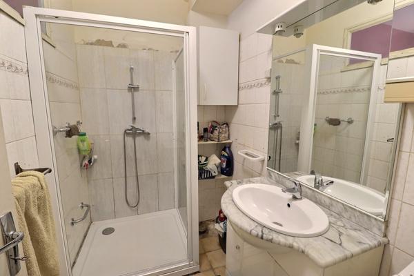 A VENDRE Entraigues Sur La Sorgue, ensemble immobilier 215 m²