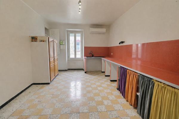 A VENDRE Entraigues Sur La Sorgue, ensemble immobilier 215 m²