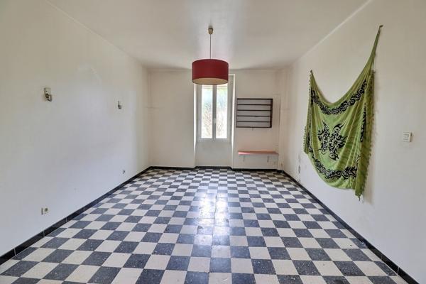 A VENDRE Entraigues Sur La Sorgue, ensemble immobilier 215 m²