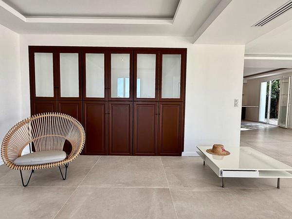 Maison
                                                                                                                                                                                                                                                                                                                        7 pièce(s)                                                                                                                                                                                                          5 chambre(s)                                                                                                                                                                                                          265  m²