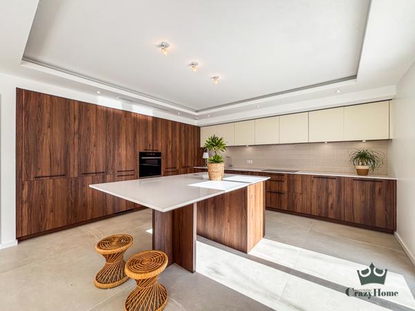 Maison
                                                                                                                                                                                                                                                                                                                        7 pièce(s)                                                                                                                                                                                                          5 chambre(s)                                                                                                                                                                                                          265  m²