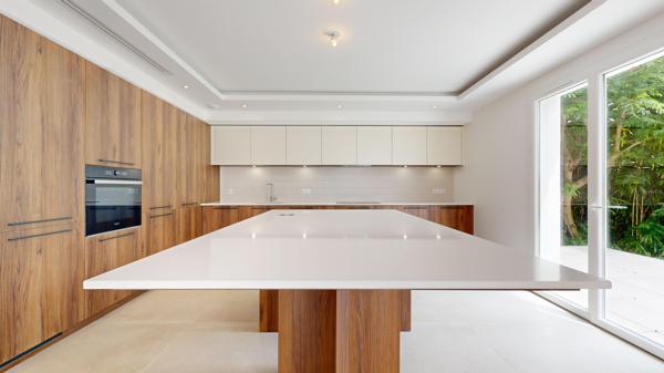 Maison
                                                                                                                                                                                                                                                                                                                        7 pièce(s)                                                                                                                                                                                                          5 chambre(s)                                                                                                                                                                                                          265  m²