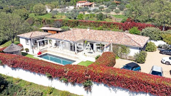 Villa dominante, calme absolu et vue dégagée