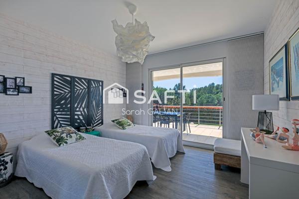 Villa dominante, calme absolu et vue dégagée