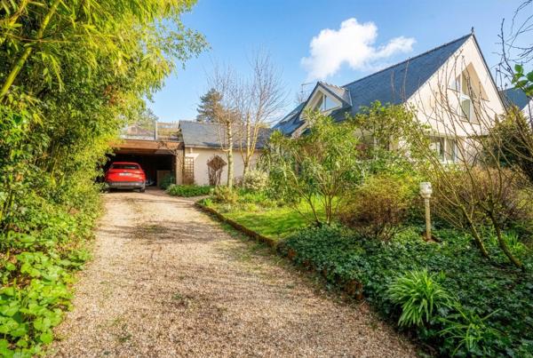 Villa d’architecte dans son écrin de verdure