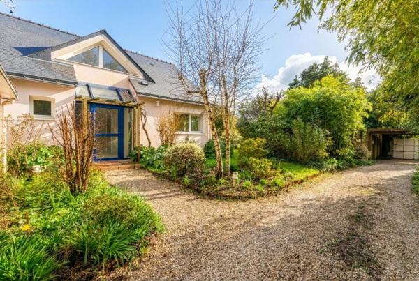 Villa d’architecte dans son écrin de verdure