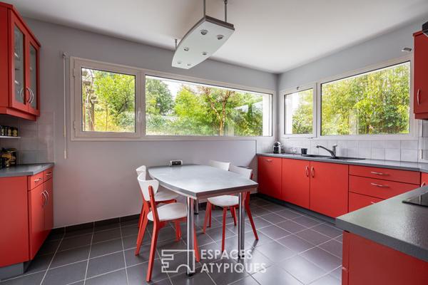 Villa d’architecte dans son écrin de verdure