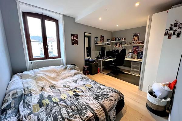 INVESTISSEMENT L Arbresle local commercial avec triplex habitable  264m2