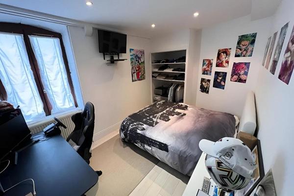 INVESTISSEMENT L Arbresle local commercial avec triplex habitable  264m2