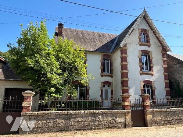 Nouveau mandat, superbe maison de caractère située sur la commune de Haraucourt composé comme s...