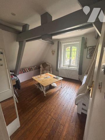 Nouveau mandat, superbe maison de caractère située sur la commune de Haraucourt composé comme s...