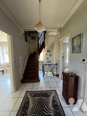 Nouveau mandat, superbe maison de caractère située sur la commune de Haraucourt composé comme s...