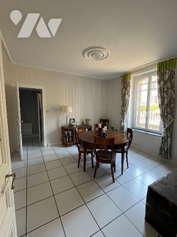 Nouveau mandat, superbe maison de caractère située sur la commune de Haraucourt composé comme s...