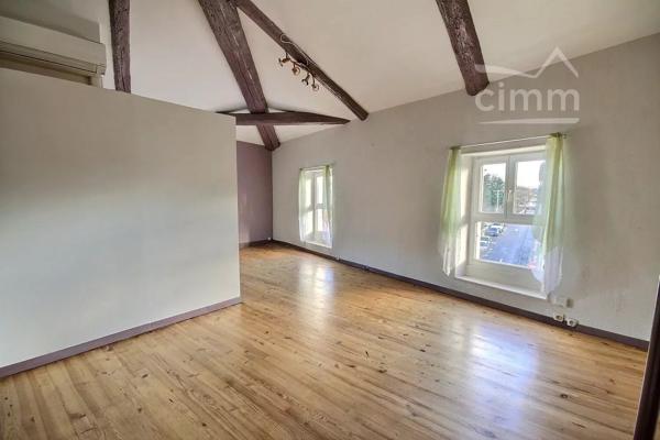 APPARTEMENT F2 bis au 2ème étage,de 50.44 m2 en très bon état.