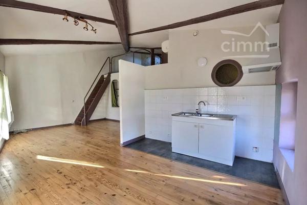 APPARTEMENT F2 bis au 2ème étage,de 50.44 m2 en très bon état.