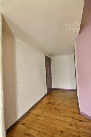 APPARTEMENT F2 bis au 2ème étage,de 50.44 m2 en très bon état.