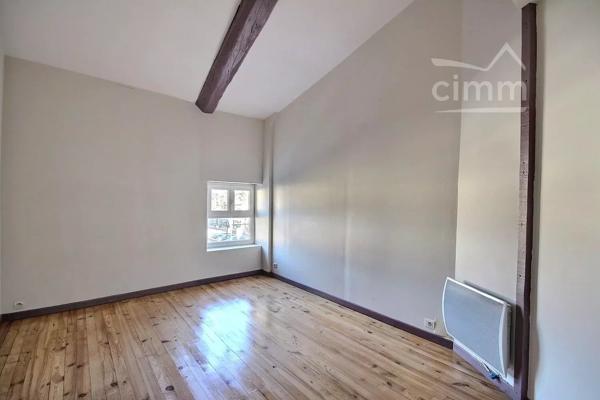 APPARTEMENT F2 bis au 2ème étage,de 50.44 m2 en très bon état.