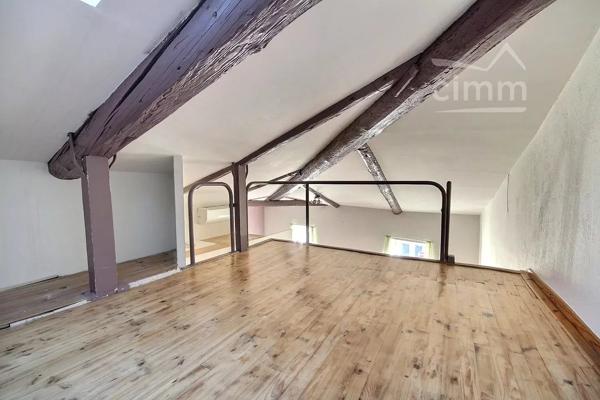 APPARTEMENT F2 bis au 2ème étage,de 50.44 m2 en très bon état.