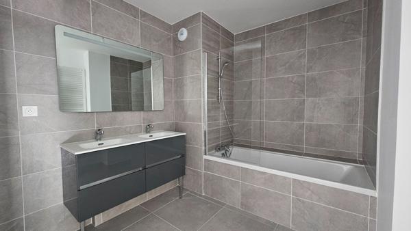 Appartement Nimes 3 pièces 67.60 m2