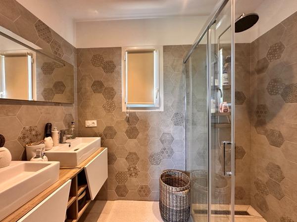 Villa contemporaine 128 m² (2017) - Piscine - Prestations de qualité - Aucun travaux