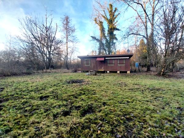 terrain de loisir avec chalet / etang / ruisseau